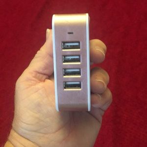 4USB Merkury wall plug in